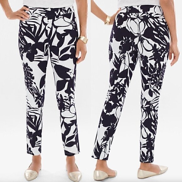 CHICO'S sz 00 Travelers Collection Tropical Floral Crepe Pants Navy Blue White 2 - Picture 1 of 16